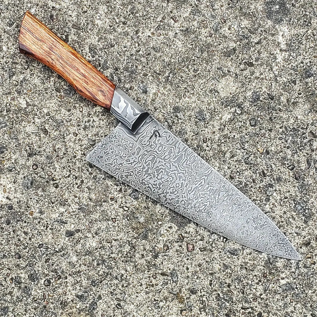 Random pattern integral damascus western chef